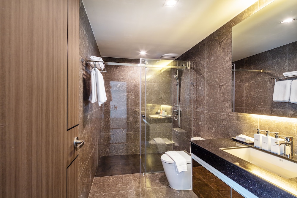 Grand Sala Thai 47/50