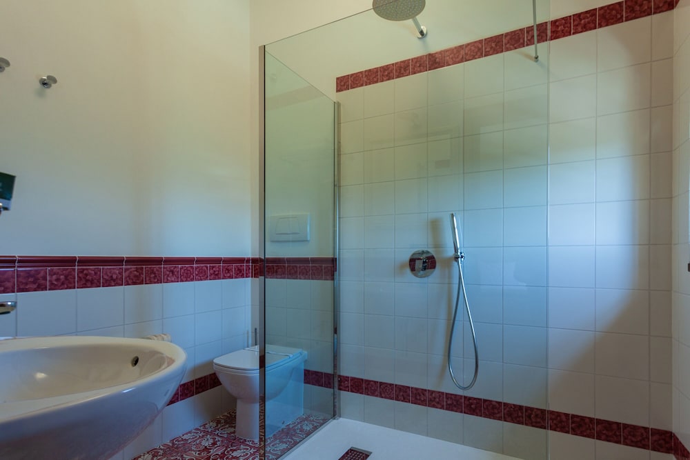 VIlla San Lucchese 50/56