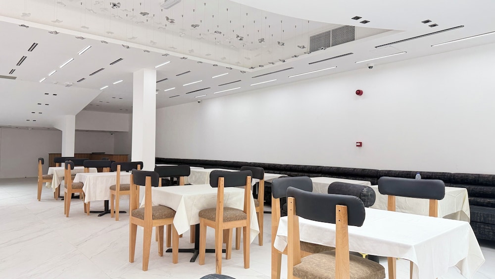restaurant cafeteria