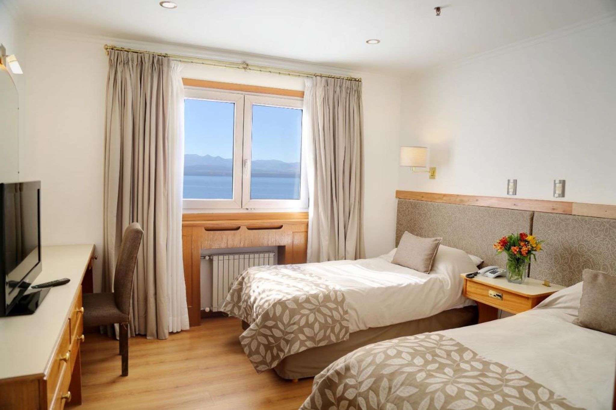 ROOM, TWIN BEDS, LAKE VIEW