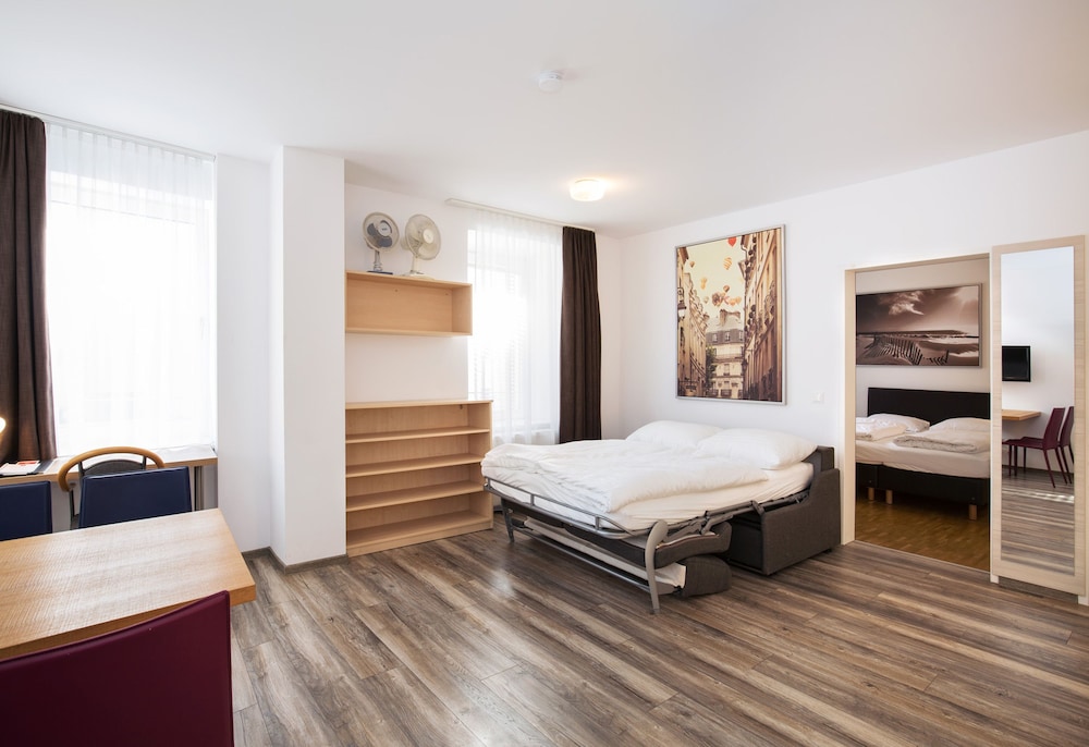 Living Leipziger Hof 8/22