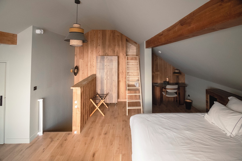 Les Cedres Hotel 12/59