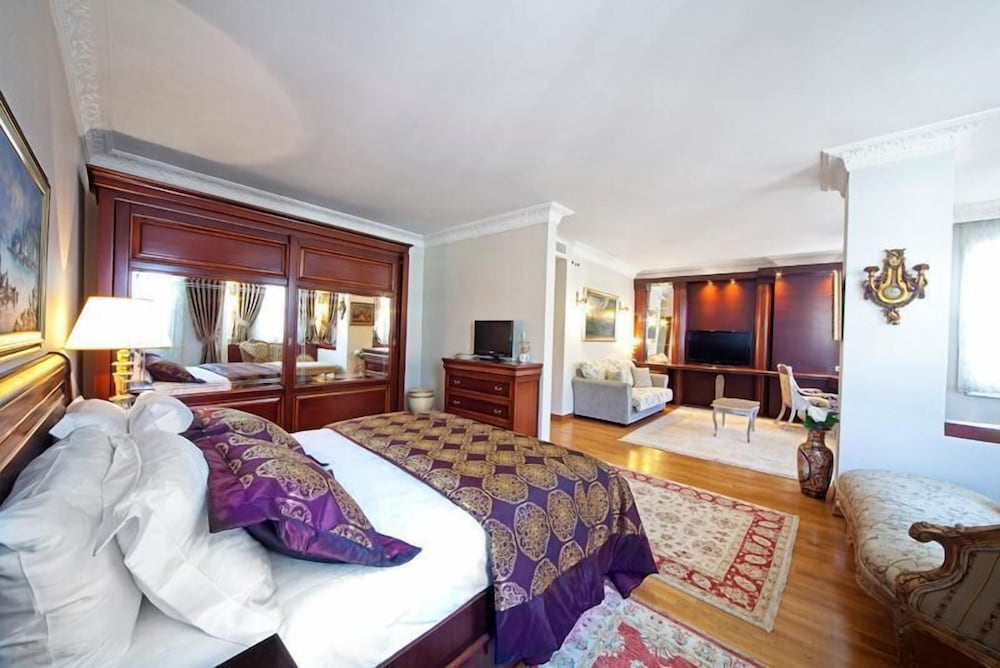 DELUXE, SUITE, GARDEN VIEW