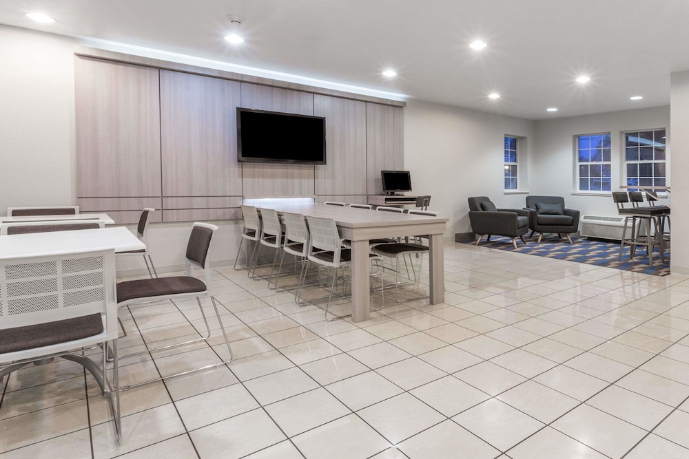 Microtel Inn And Suites Modesto Ceres 14/23