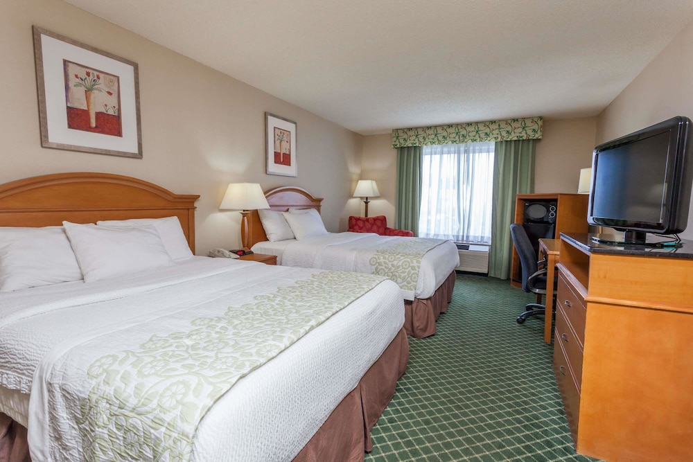 Days Inn & Suites by Wyndham Warren 11/38