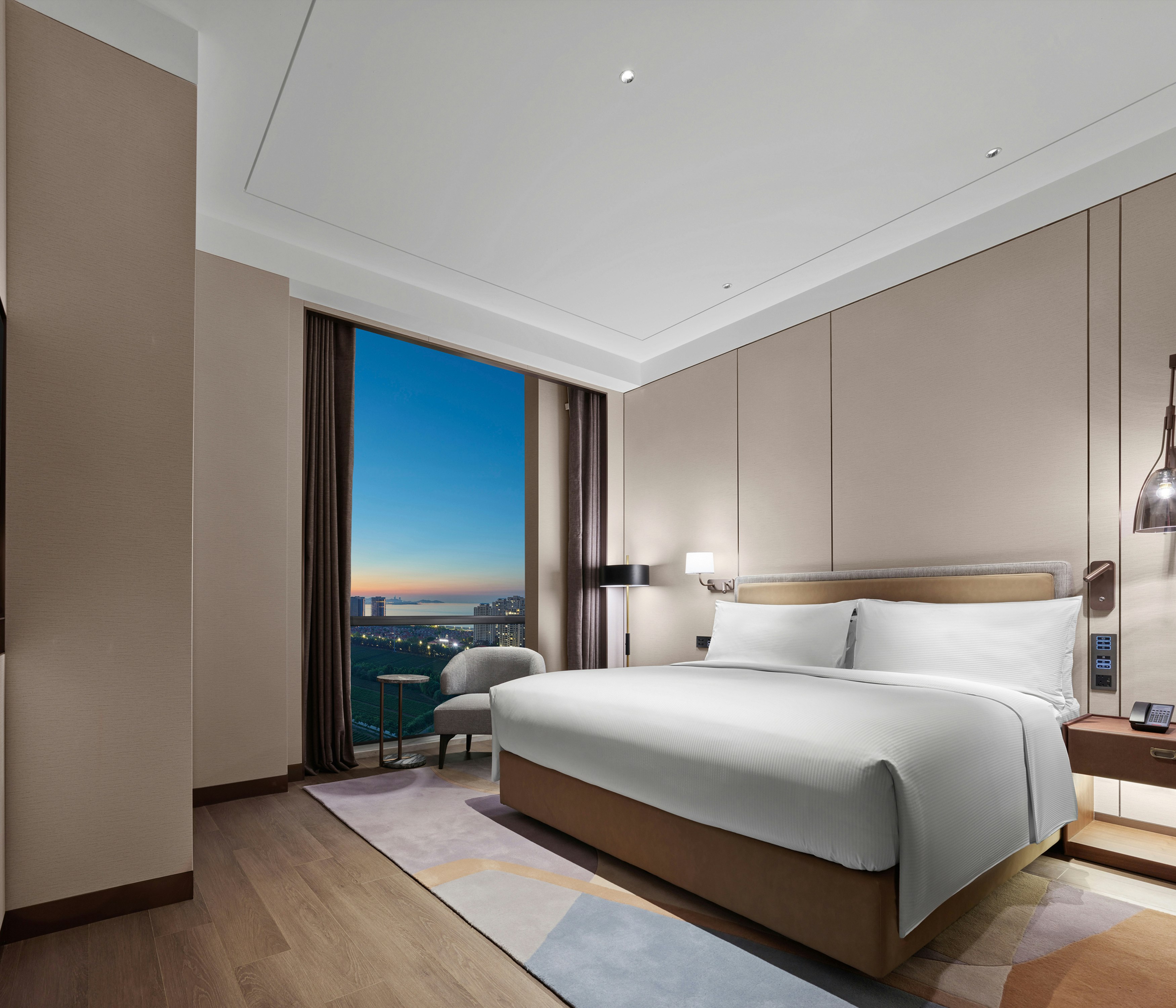 PREMIUM, SUITE, KING BED, HIGH FLOOR
