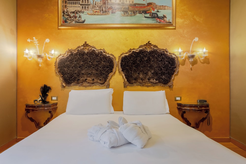 Deluxe, Double Bed, Ca Dell Arte Hotel 5/10