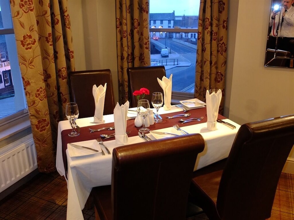 The Golden Lion Hotel 14/17