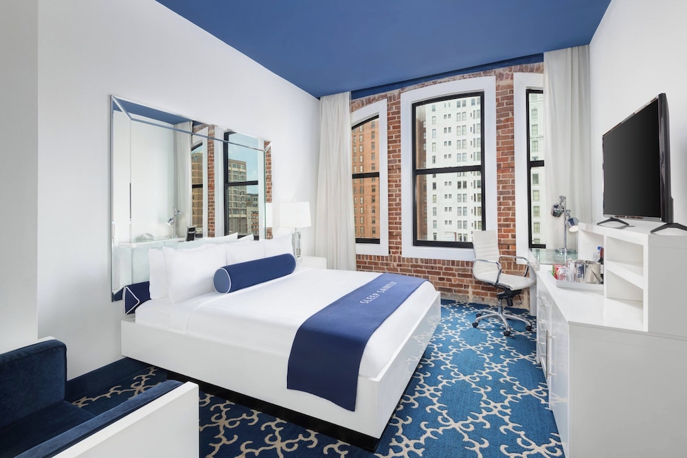 غرفة بسرير كينج، The Saint Hotel, New Orleans, French Quarter, Autograph Collection 3/6