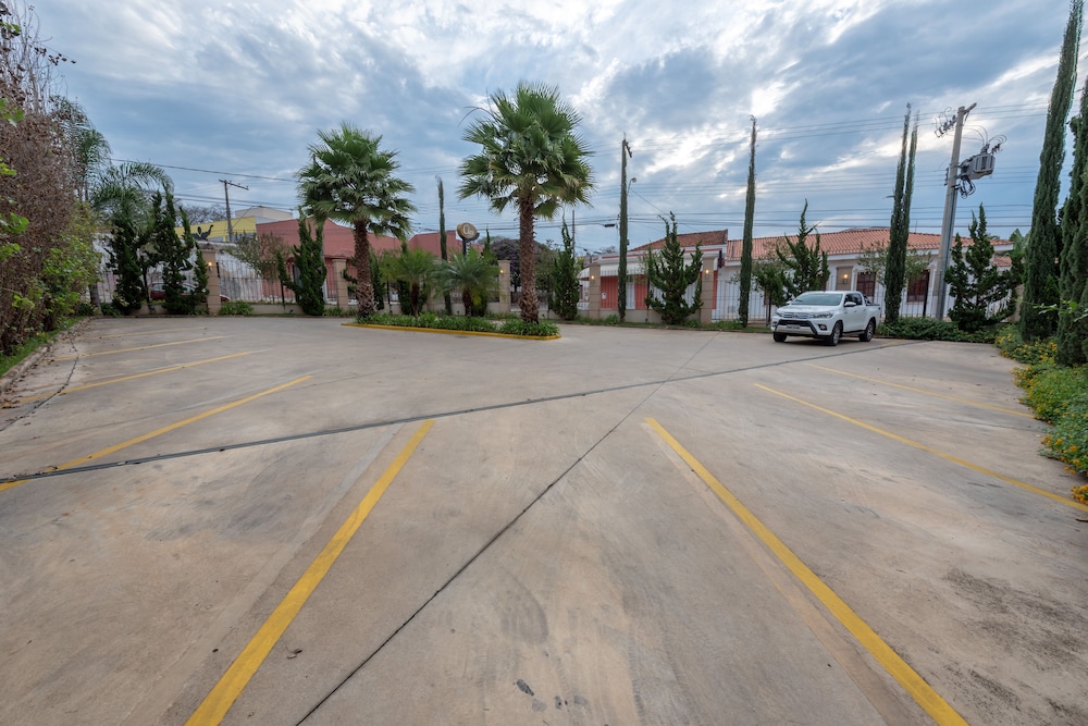 CLASS HOTEL GUAXUPE 40/50