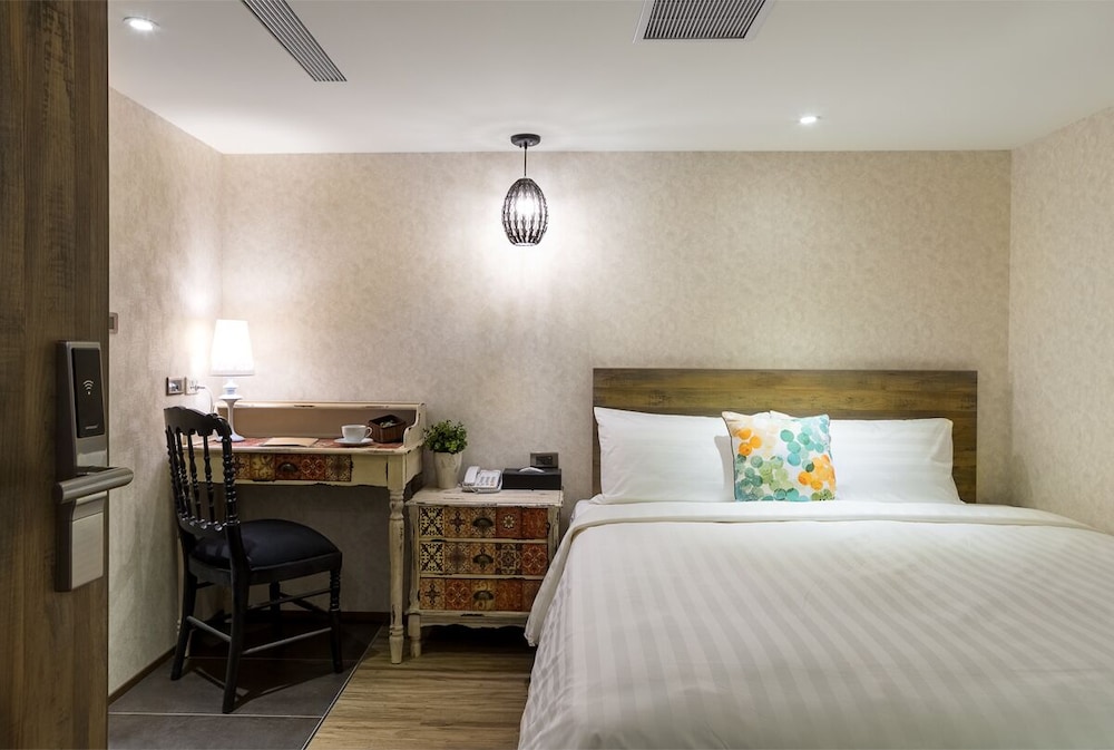 Lan Kwai Fong Garden Hotel 28/66