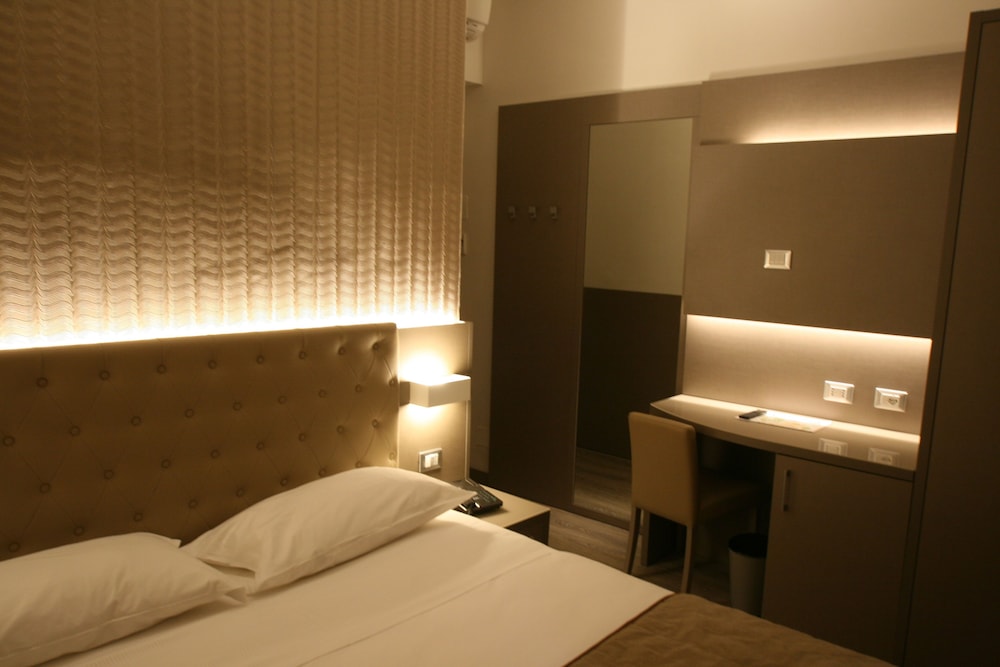 Hotel Principe Modena 12/63