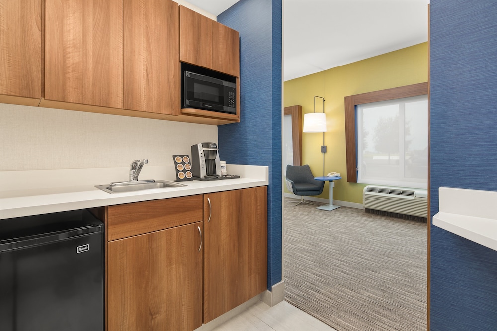 holiday inn express hotel and suites
