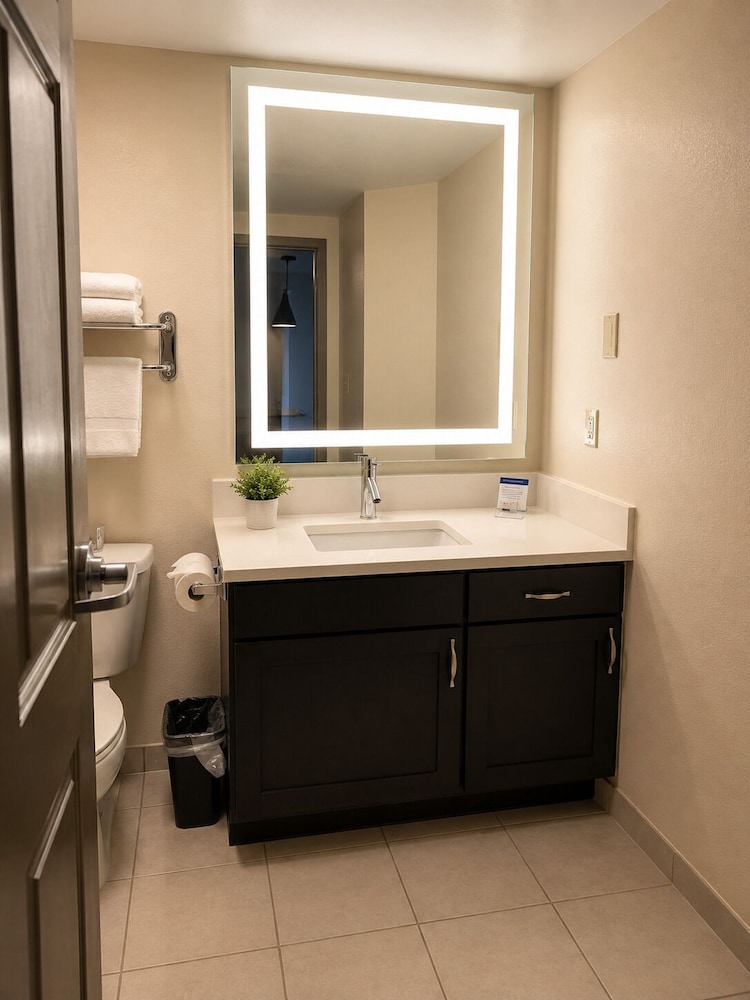 Candlewood Suites Windsor Locks Bradley Arpt 55/56