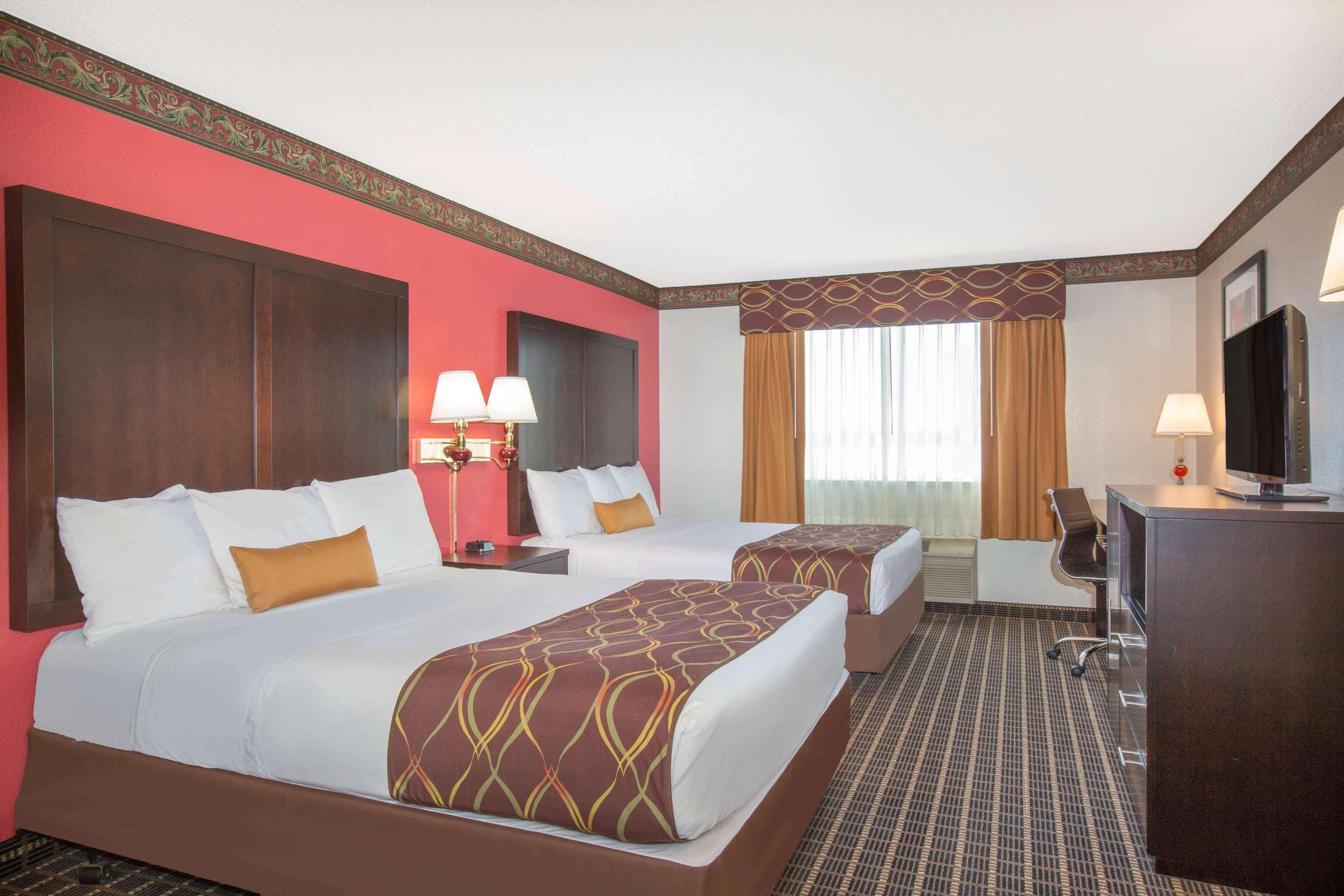 غرفة بسريرين كوين، Holiday Inn Express Redding North by IHG 2/2