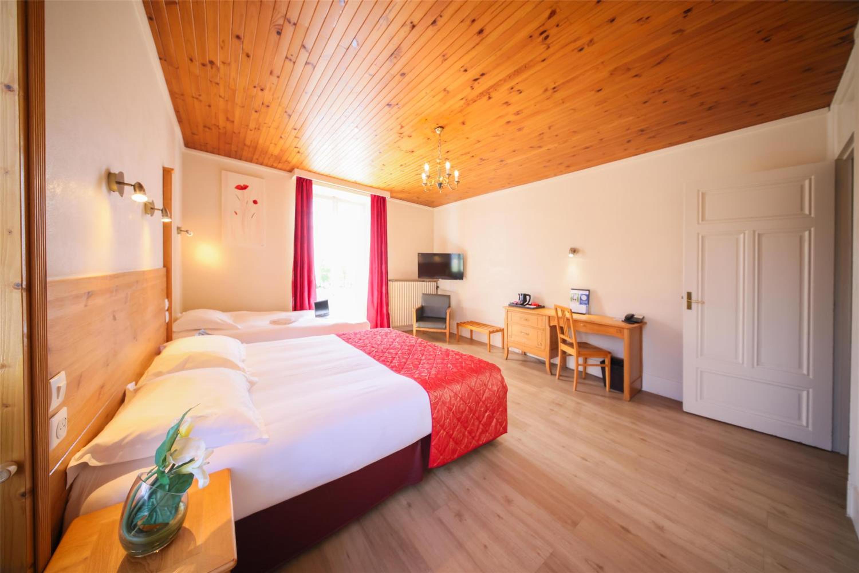 Junior Suite, Queen Bed, Best Western Grand Hotel De Paris 3/5