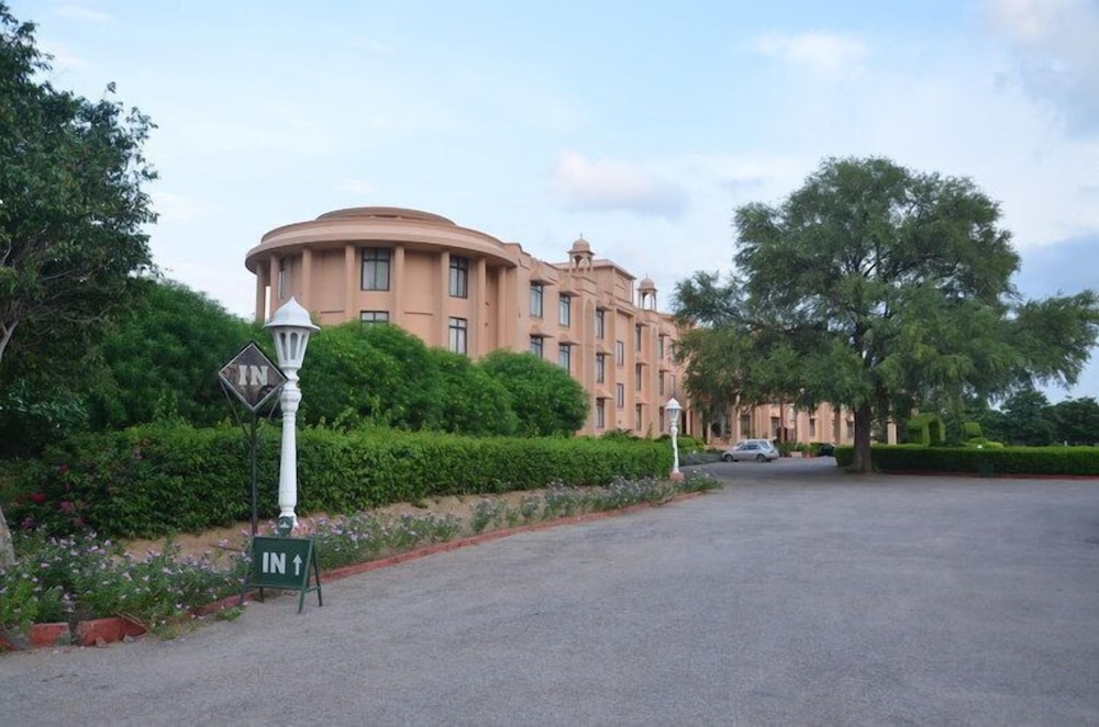 The Gold Palace &amp; Resorts 50/65