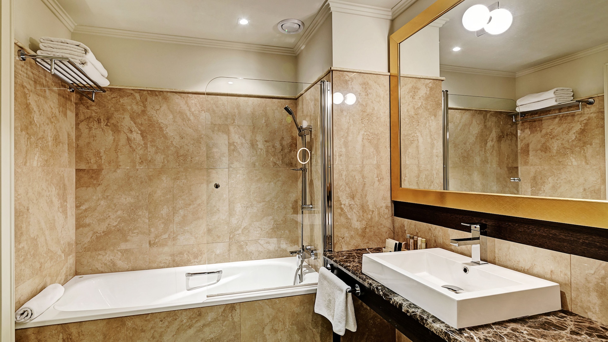 غرفة سوبيريور بسرير مزدوج، Grandezza Hotel Luxury Palace 2/3