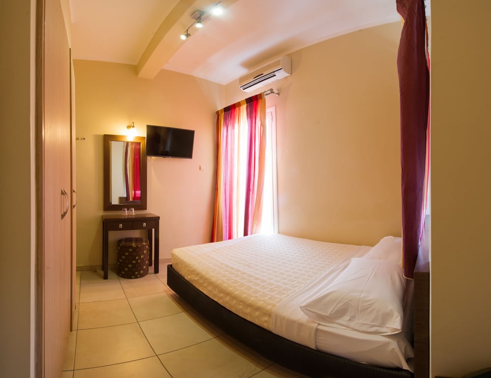 SAN NECTARIOS HOTEL 15/50