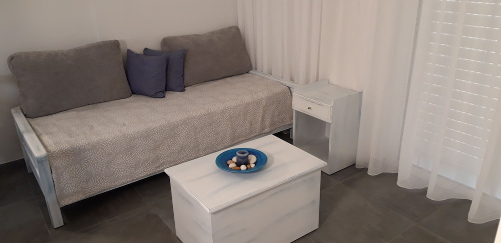 Niriides Hotel 33/47