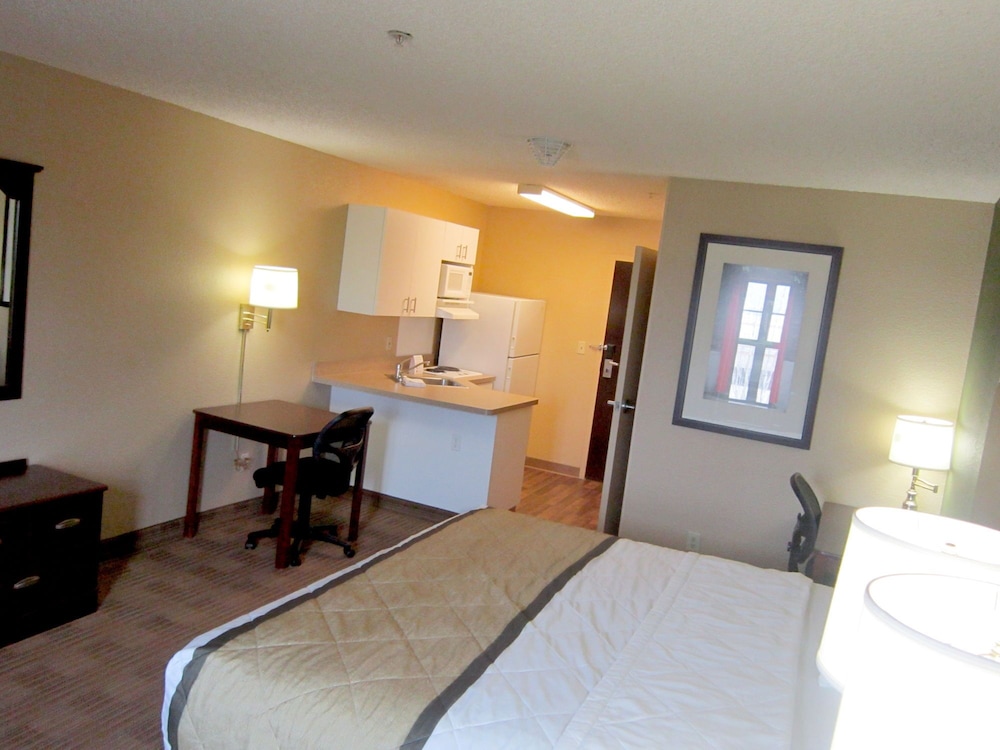 Studio 6 Suites Seattle Kent WA 7/53