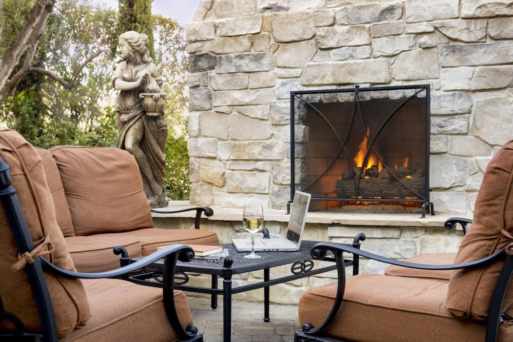 Ayres Suites 42/55