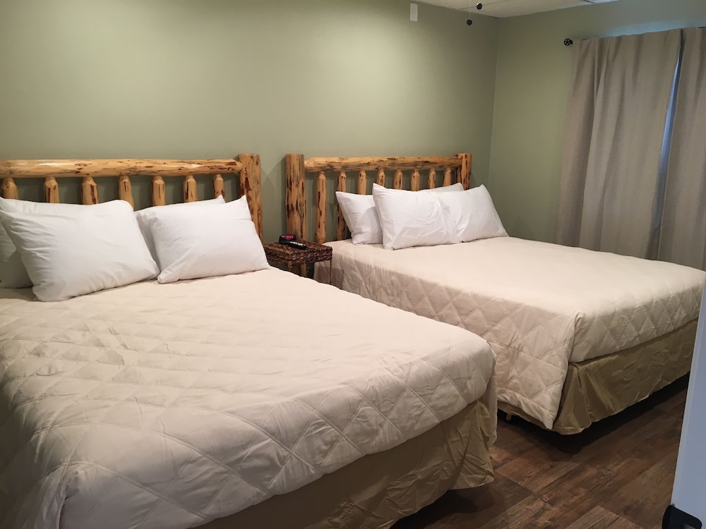 Western Inn-Glacier Park 13/50