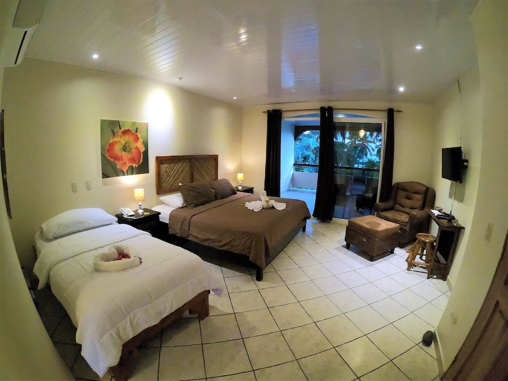 Cocomar Beachfront Hotel Island Resort 31/65