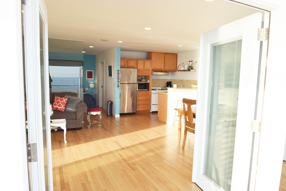 Malibu Beach Paradise Apartments 7/50
