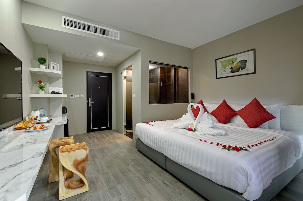 Kana Triple L Hotel 23/67