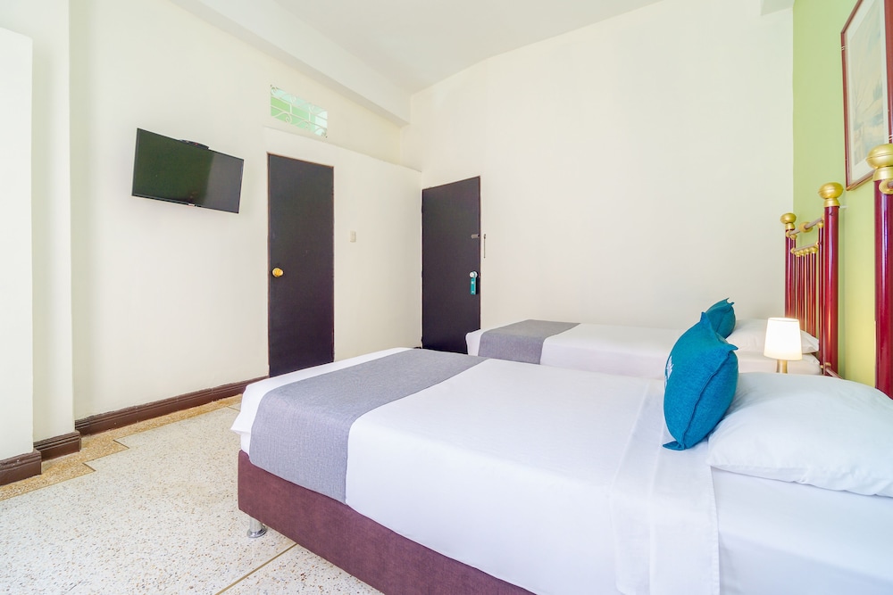 BASIC, TWIN BEDS, BALCONY