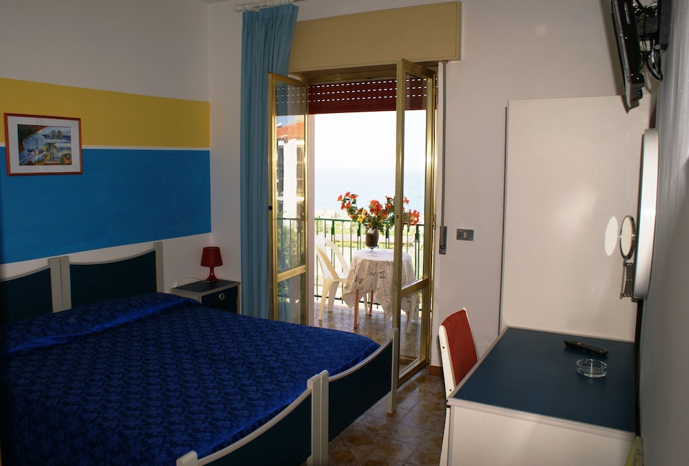 CRISTINA HOTEL 16/50