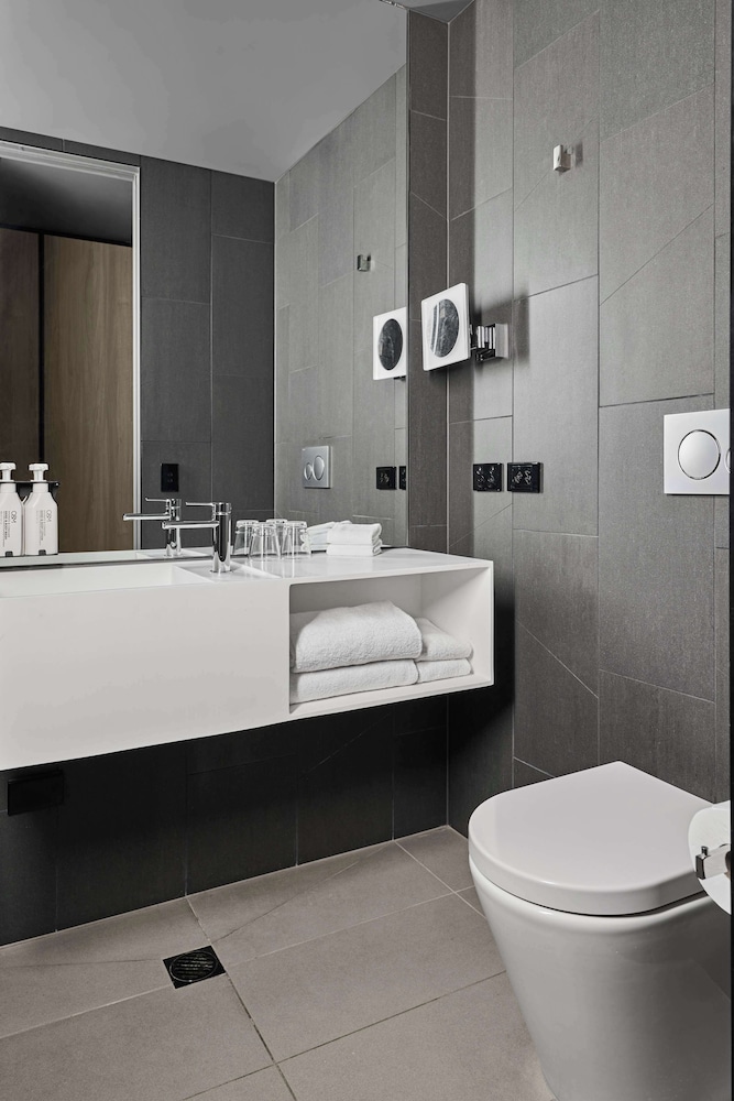 غرفة قياسية بسريرين منفصلين، Vibe Hotel Melbourne Docklands 3/6