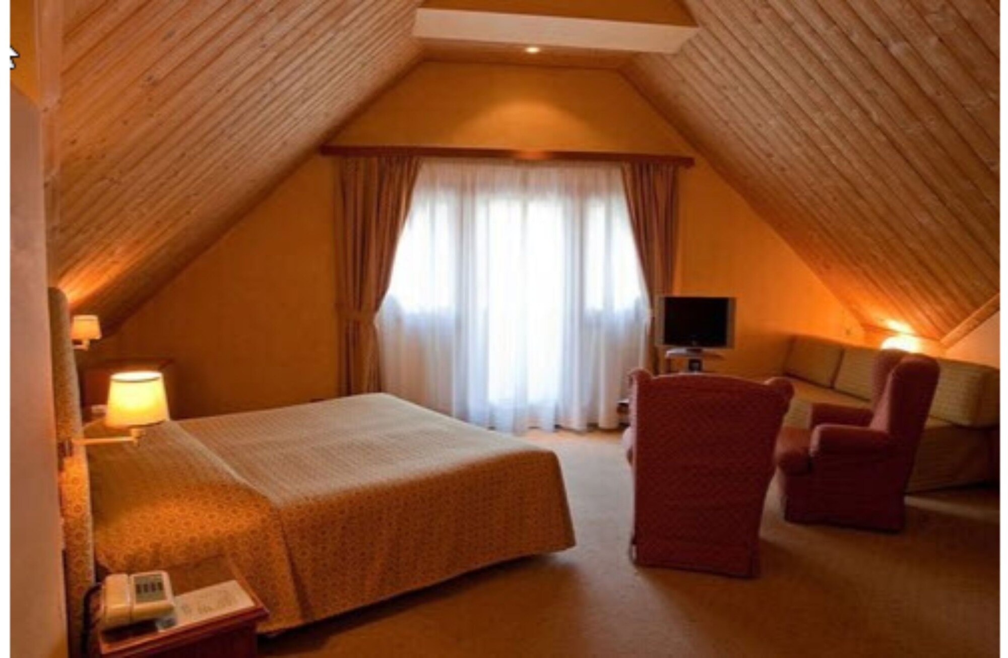 ROOM, SINGLE