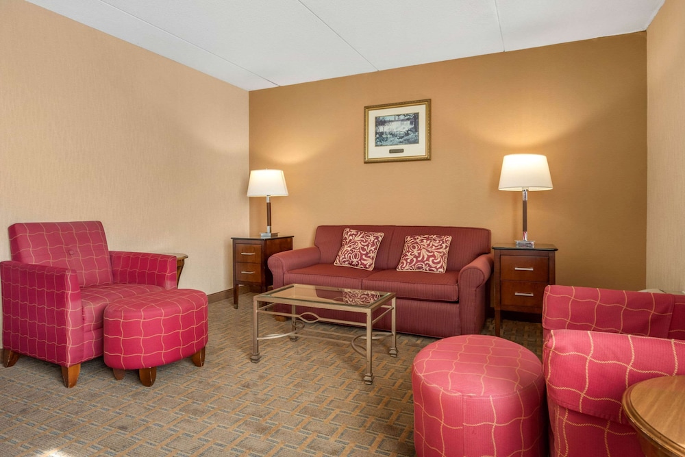 Clarion Hotel Conference Center On Lake Erie 26/43