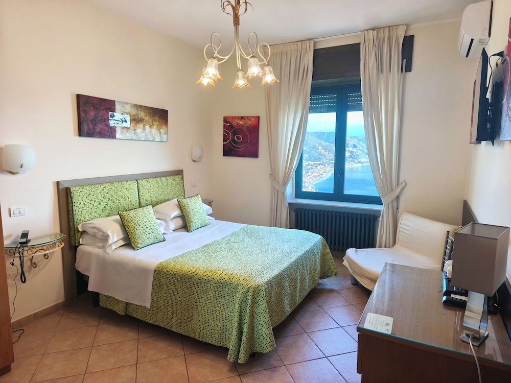 غرفة قياسية بسرير كوين بإطلالة على البحر، Hotel La Pensione Svizzera 4/10