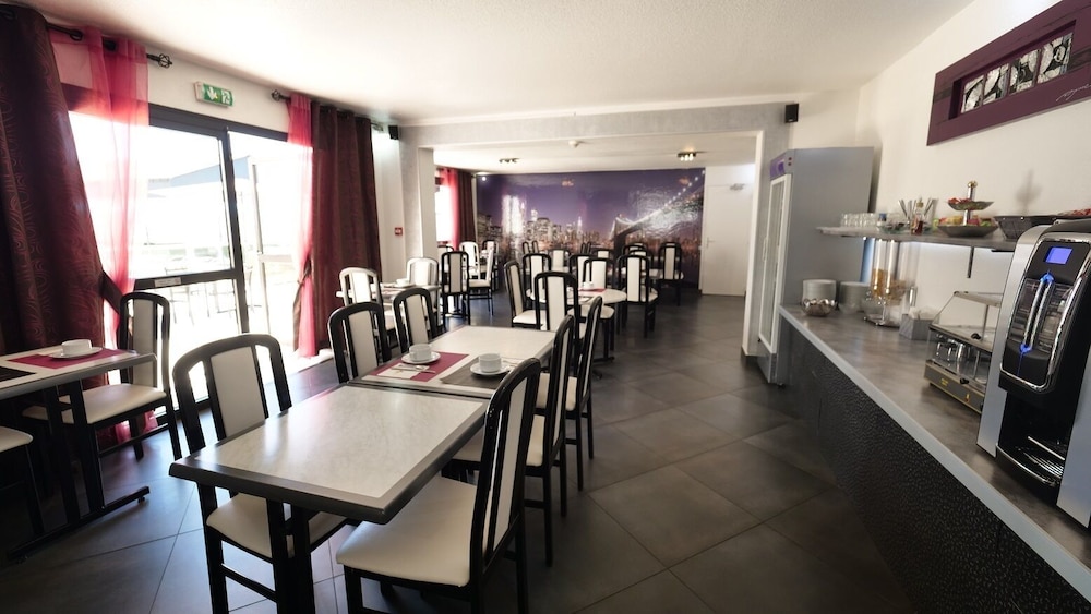 restaurant cafeteria