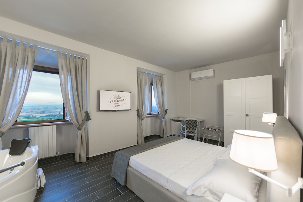 DELUXE, DOUBLE BED, BATHTUB