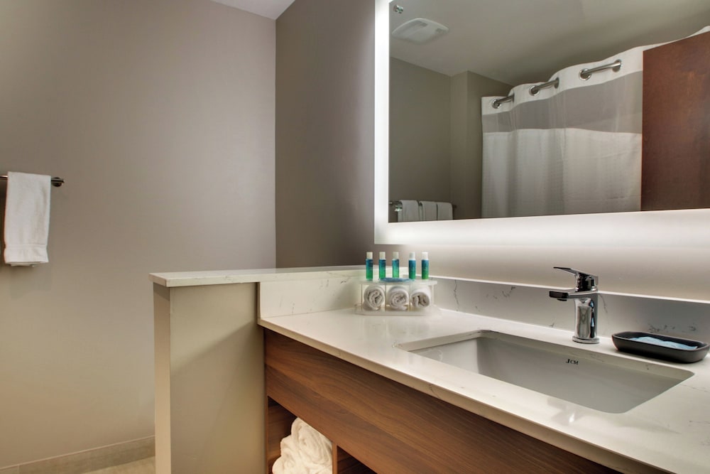 Holiday Inn Express Helen 33/34