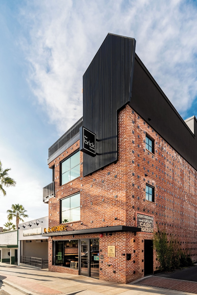 The Brick Hotel 5/50