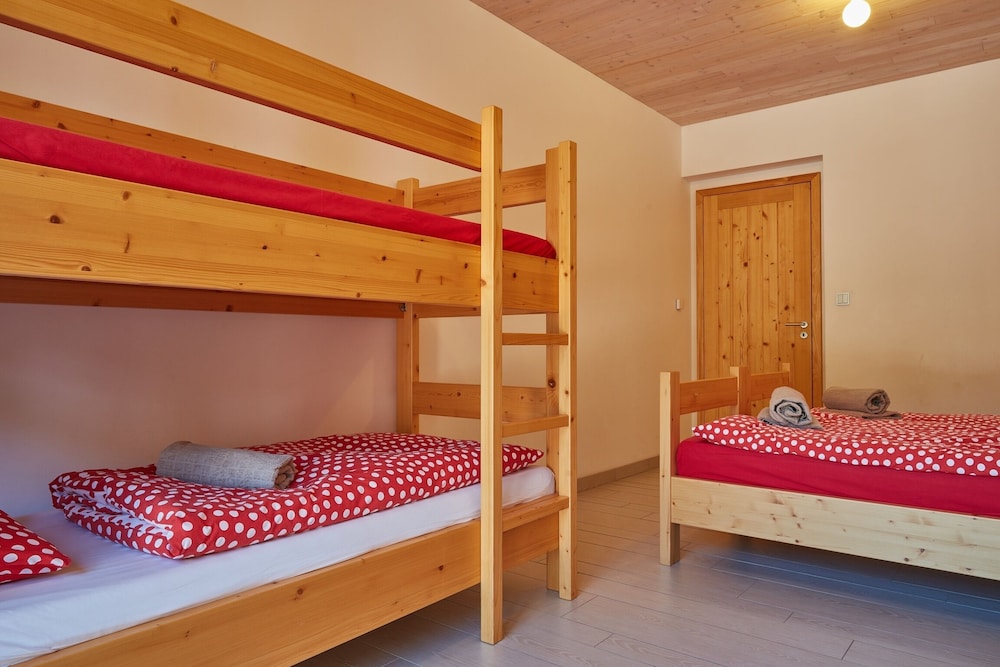 2 Bedrooms, Apartment, 7 Beds, Sofa