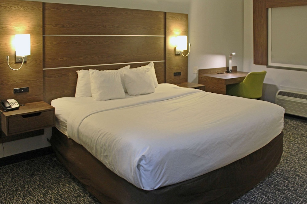 Comfort Inn & Suites Near Lake Guntersville 14/52