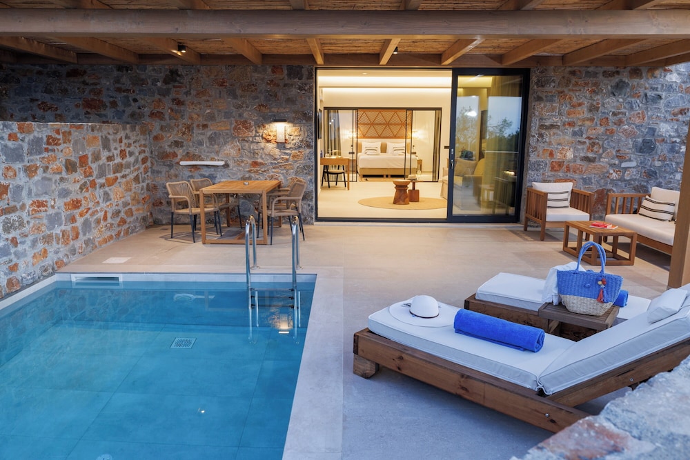Deos Luxury Suites 21/50