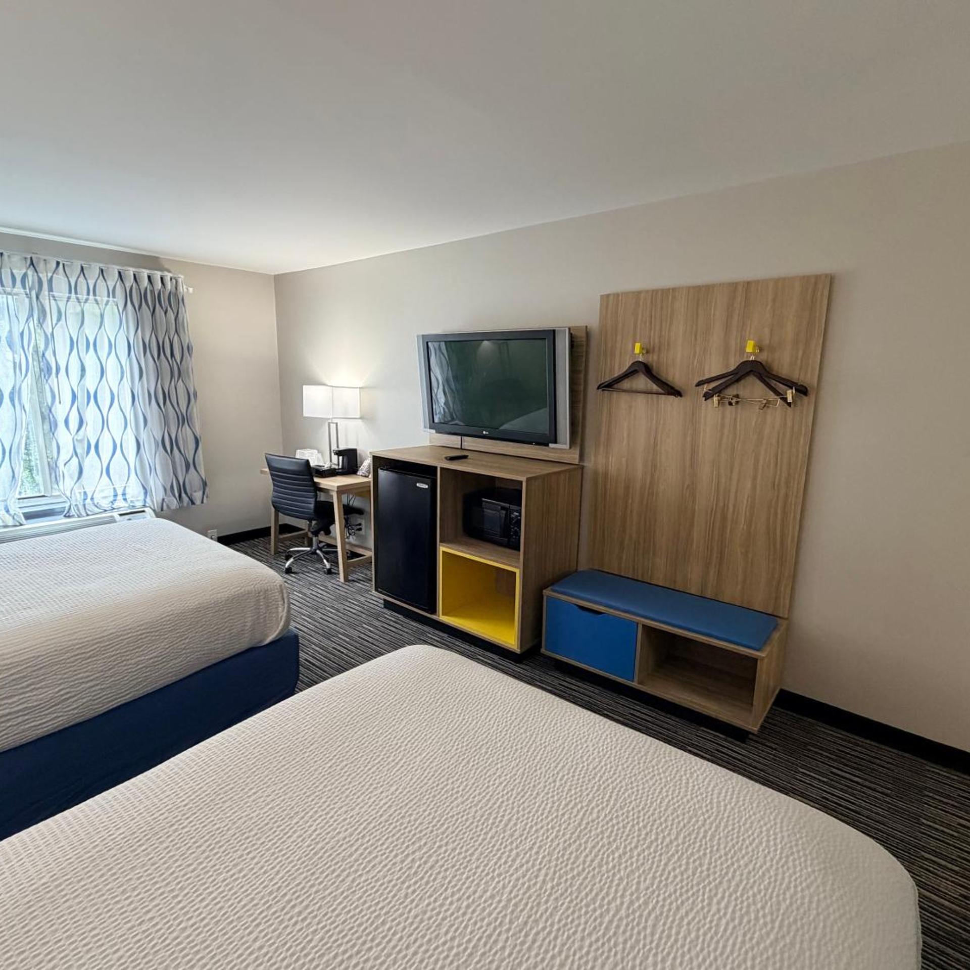 Room, 2 Double Beds, Bathtub, Top Floor, Accessible, Days Inn by Wyndham Atlanta/Southlake/Morrow 3/3