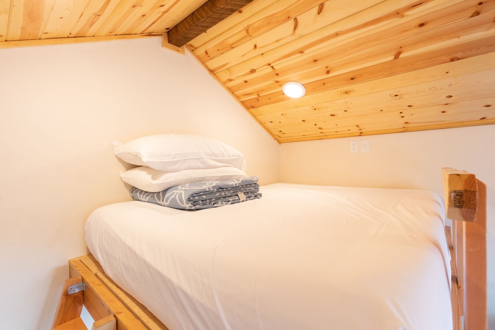 Gooseberry Lodges 26/79