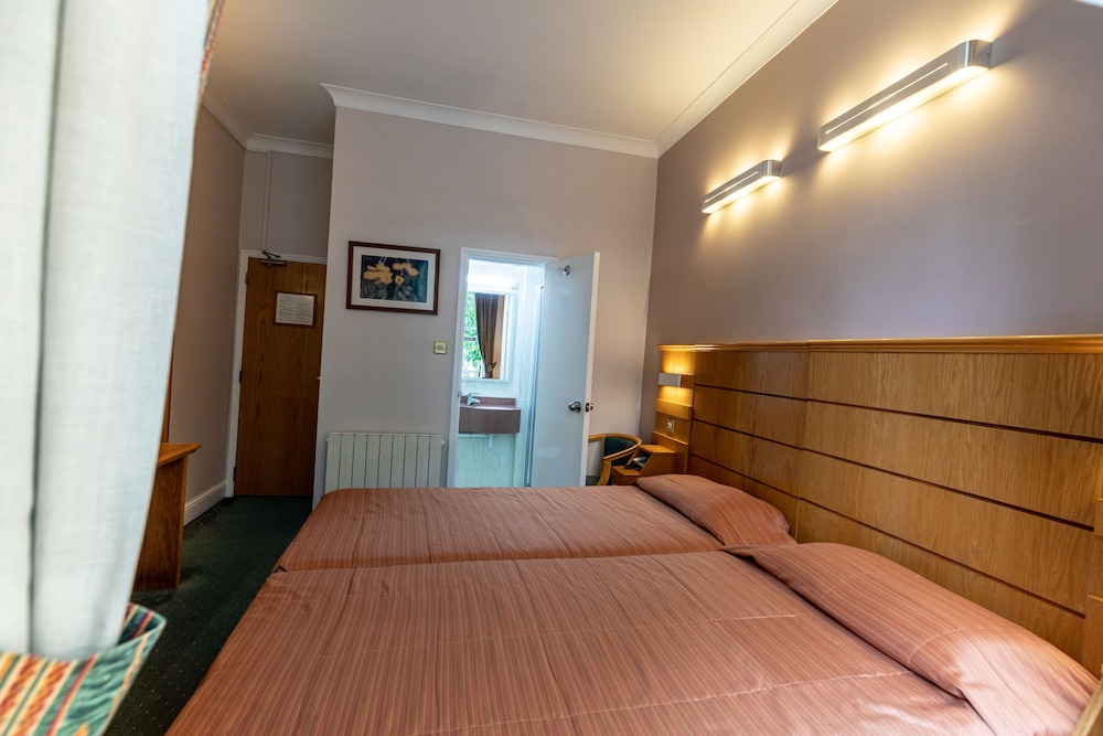 Nayland Hotel 36/66