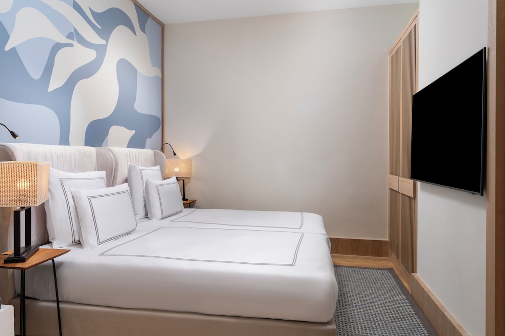 JUNIOR SUITE, COURTYARD VIEW