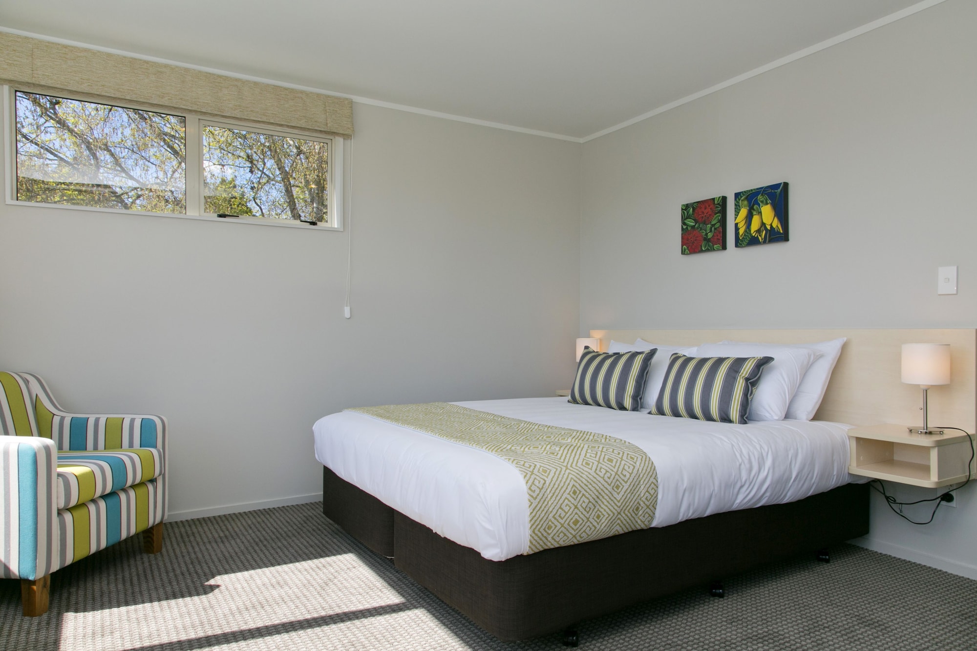 3 BEDROOMS, APARTMENT, LAKE VIEW