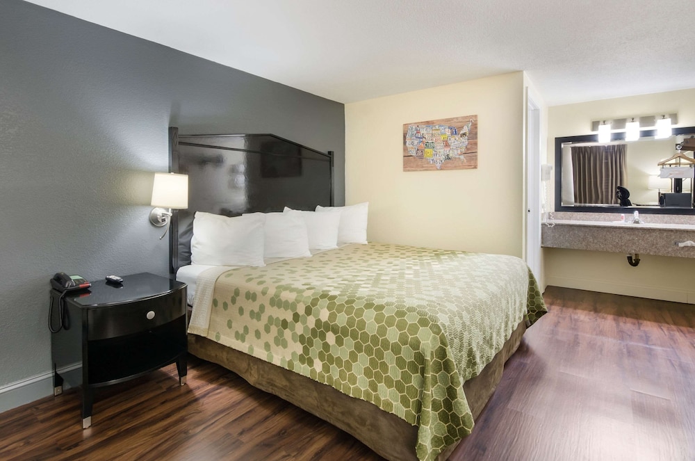 Econo Lodge Kingsport East 24/38