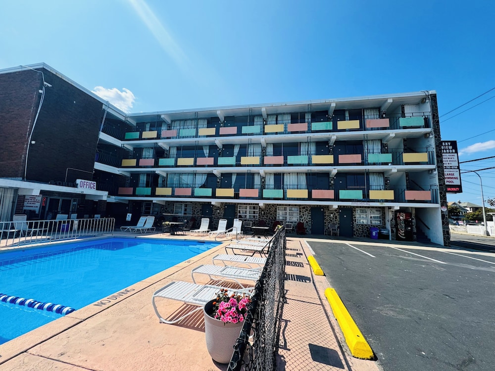 Skyview Manor Motel 48/54